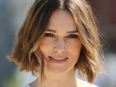 Keira Knightley Chanel meztelenruhája a legizgalmasabb utcai megjelenés, amit valaha láttunk