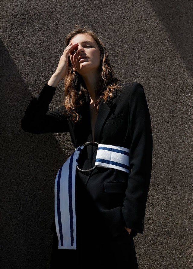 Kék-fehér fűző MANGO 2995 Ft- mango.com