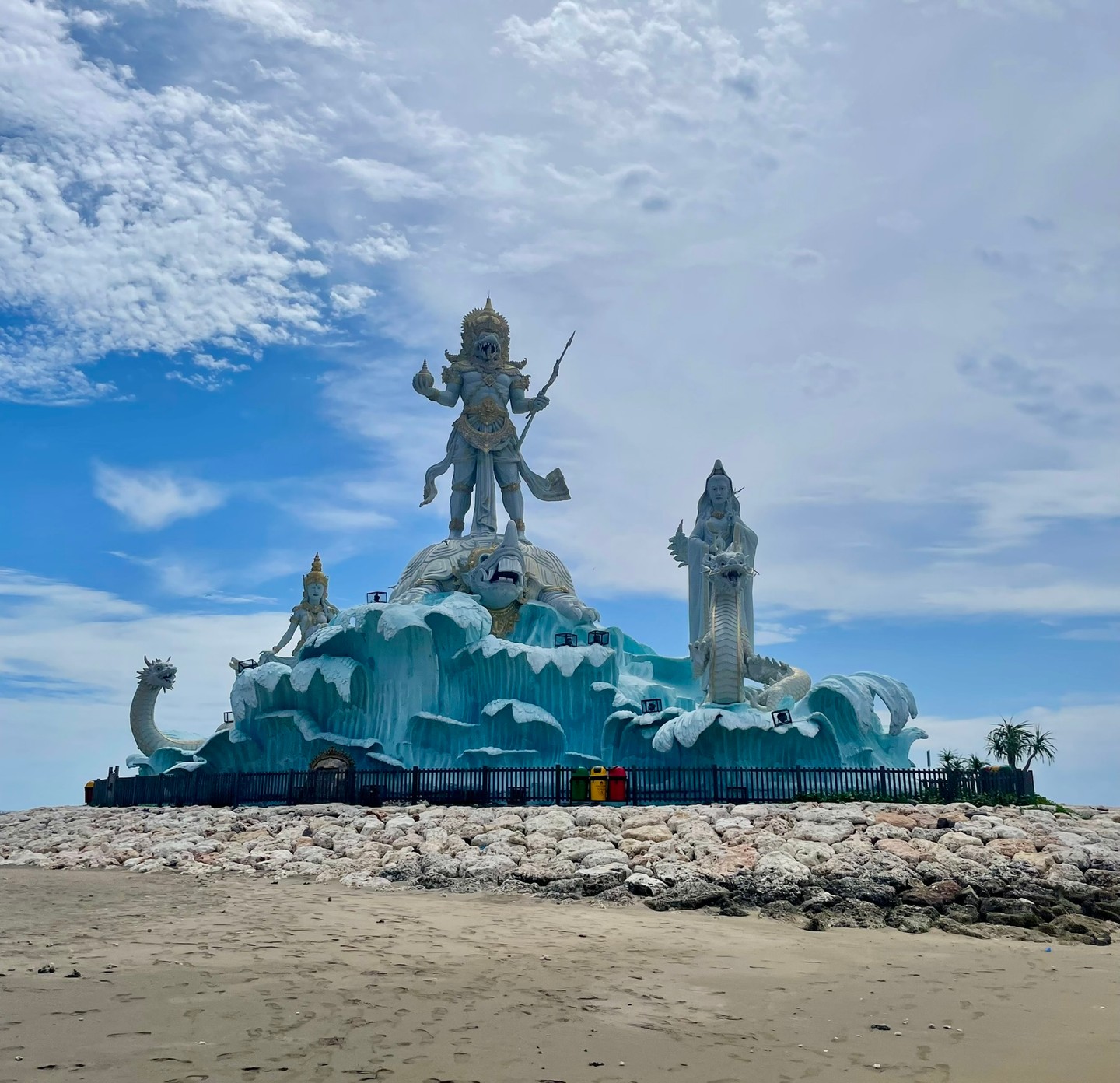 Denpasar partján, a reptér mellett épült látványosság