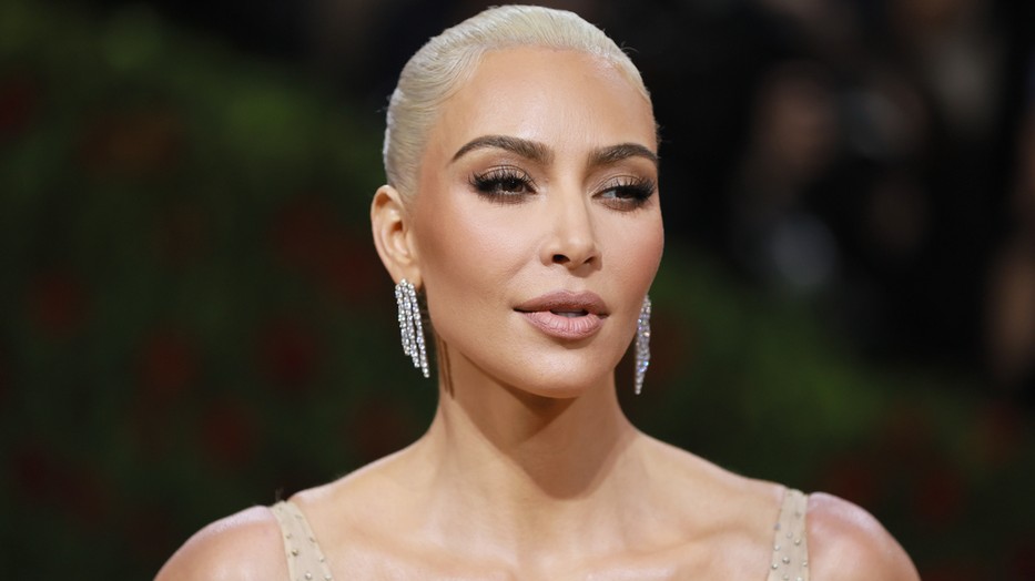 Kim Kardashian rózsaszín Balenciaga Barbie szettjétől szóhoz sem jutunk
