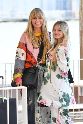 Heidi Klum és Leni Klum - Heidi Klum lányára, Lenire már kisebb korában is felfigyeltek különleges szépsége miatt, mára pedig édesanyjához hasonlóan ő is elismert modell lett. Heidi mindig is hangsúlyozta, mennyire büszke rá, és támogatja őt mindenben. A hasonlóság köztük tagadhatatlan, de Leni már most is egyéni karakterként van jelen a divatvilágban.