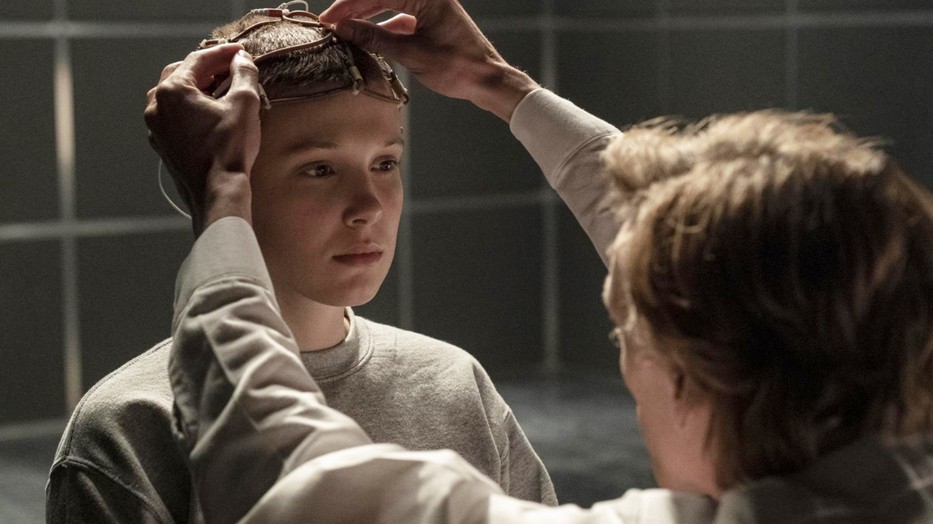 Millie Bobby Brown és Jamie Jampbell a Stranger Things 4. évadának forgatásán