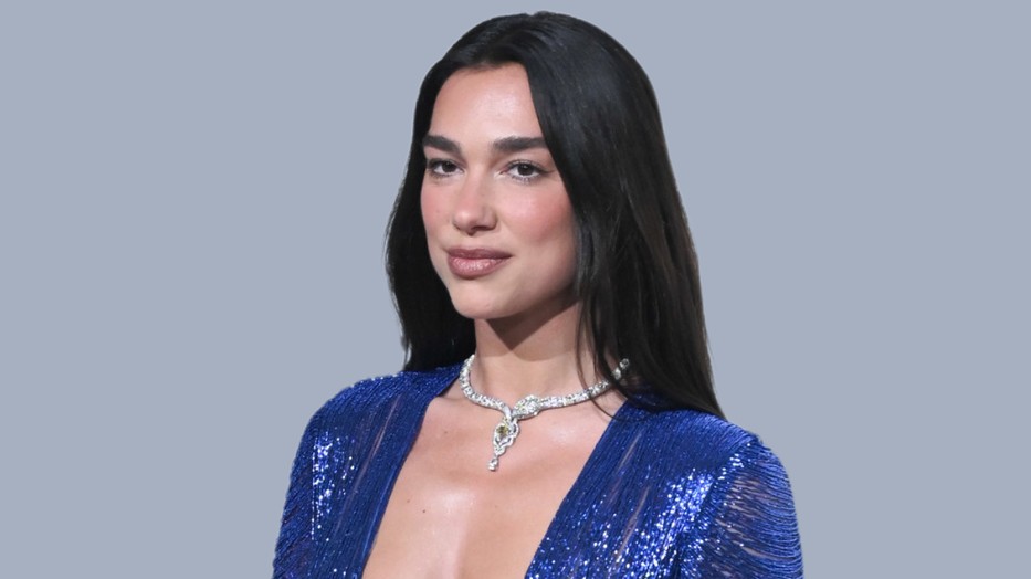 Dua Lipa imádja a merész szetteket