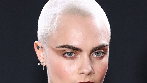 Bocs, de egyszerűen félelmetes kopaszon Cara Delevingne
