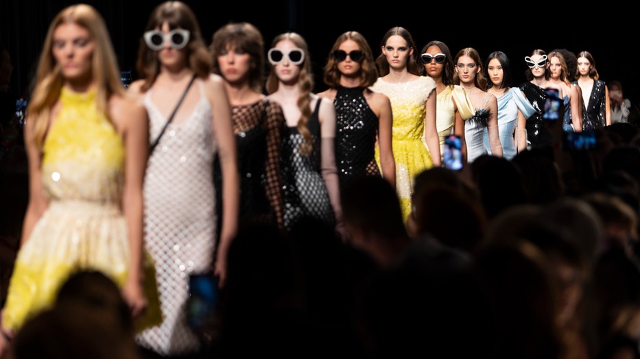 Merő Péter 2024 tavasz-nyár-Budapest Central European Fashion Week-Glamour