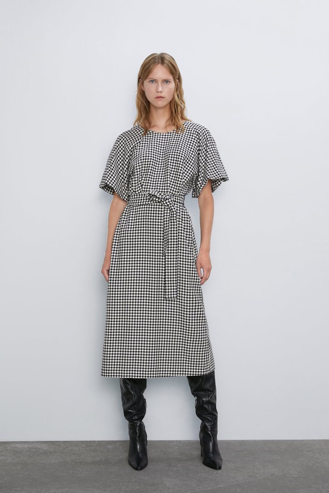 Rövidujjú ruha ZARA 16995 Ft