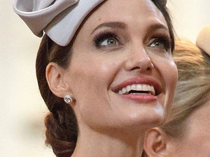 Angelina Jolie lekoppintotta Meghan Markle stílusát! Egy igazi hercegnő!