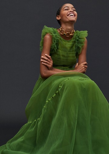 Tüllruha 79 995 Ft, Gyűrűlinkes nyaklánc 11 995 Ft