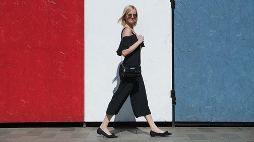 Parti Regina ma talpig feketében nyomja