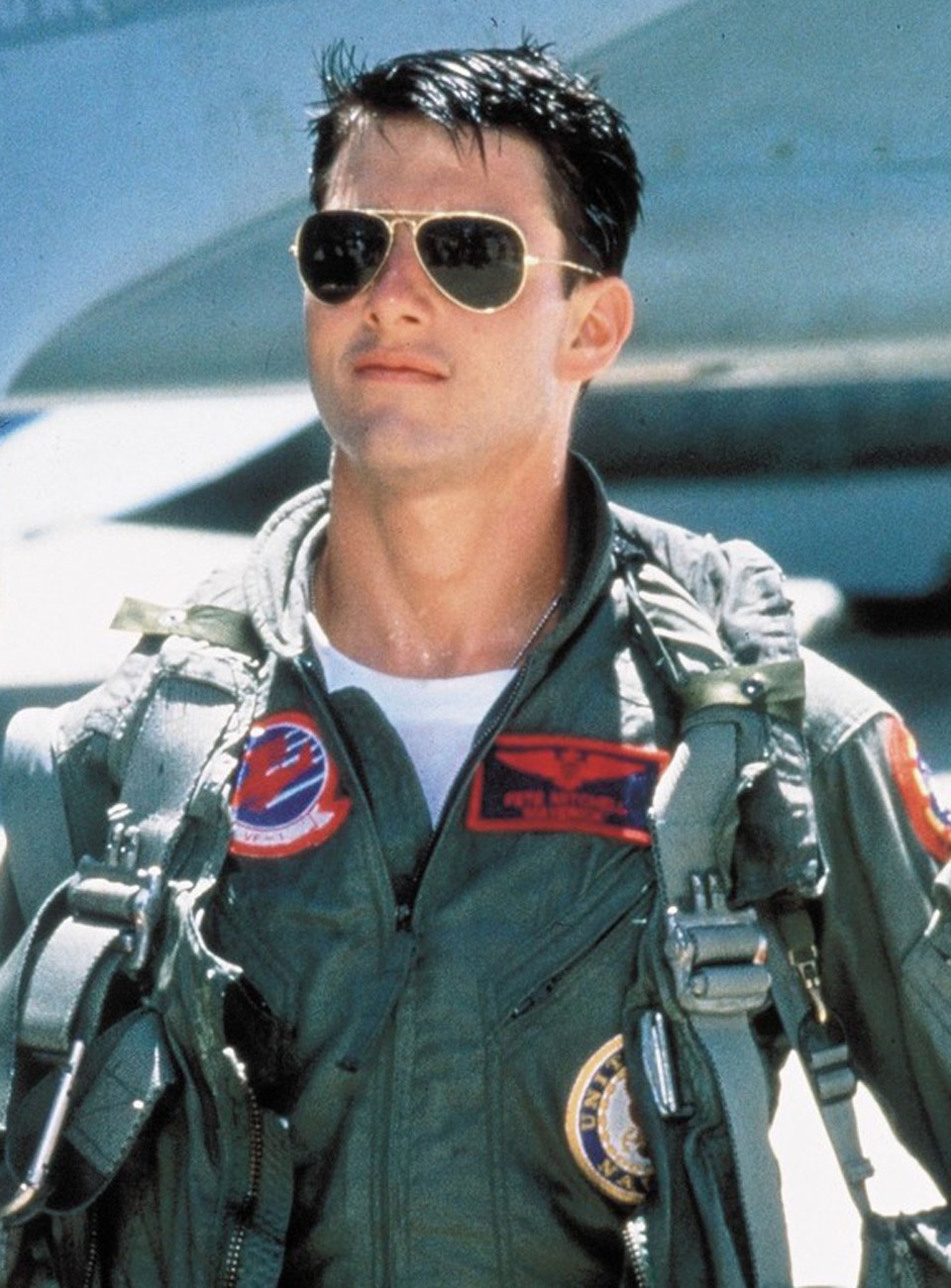  A Top Gun és benne Tom Cruise helyreállította az aviátor stílusú napszemüvegek renoméját a Taxisofőr után végre nem egy menő karakter viselte a klasszikus darabot, ami ebben a filmben egy Randolph modell volt.