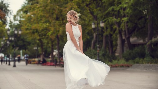 Kovács Adri megmutatja a menyasszonyi ruháját