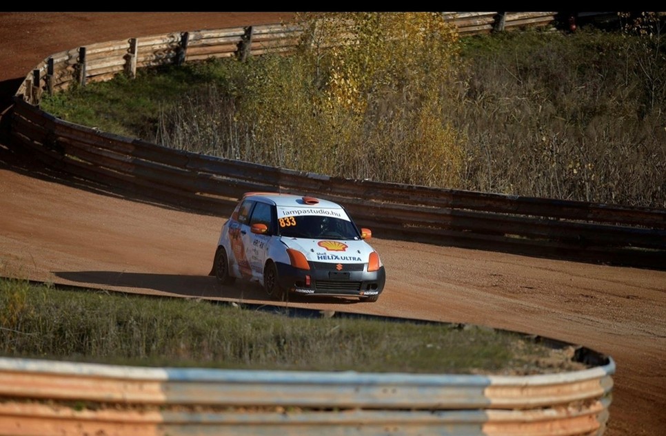 „Ez a sport a teljesítményről szól, nem nehezebb lányként beilleszkedni” – Vallja Turán Lotti, rallyversenyző