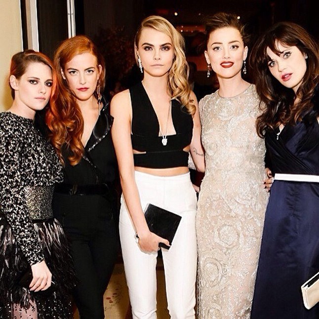 Ki ne akarna ezen a fotón szerepelni egy ilyen társaságban?