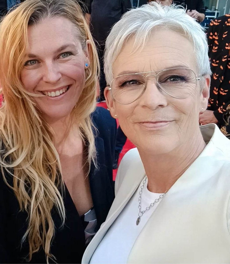 Jamie Lee Curtis és újságírónk, Vida Virág közös szelfije