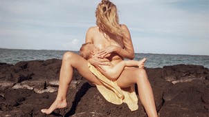 Sajnálom, szültem, eltűntem, de most visszatértem! - Exkluzív fotósorozattal demonstrálja az anyává válás rögös útját Gáldi Vinkó Andrea