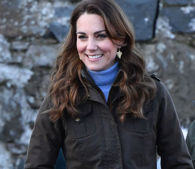 Katalin hercegné lazára vette a figurát: alpakákkal cukiskodik