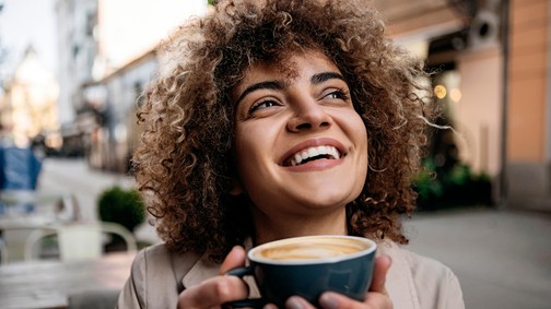 Eddig rosszul csináltad: ennyit kell várnod a reggeli kávé után a fogmosással