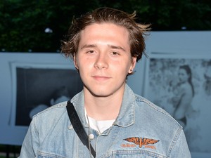 Óriási siker! Brooklyn Beckham megcsinálta minden idők legpocsékabb fotós könyvét