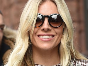 Sienna Miller a szezon legtrendibb mintájában - Így viseld ősszel a tyúklábmintát