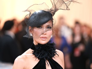 Jennifer Lopez vadmacskának öltözve hódít