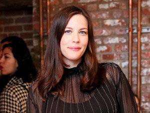 Liv Tyler az Instagramon mutatta meg újszülött kislányát
