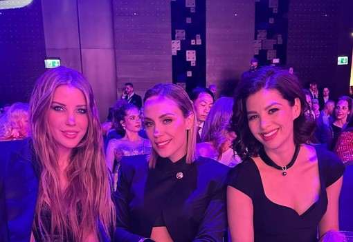 Szabó Zsófi bebizonyította, hogy ő a vörös szőnyeg királynője: pánt nélküli ruhájában mágikusan gyönyörűen festett