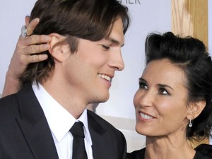 Ashton Kutcher megalázónak nevezte Demi Moore-ral való válását