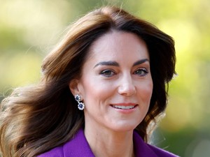 Történelmi pillanat: Katalin hercegné először viselte ezt a merész színt, és hibátlan a végeredmény