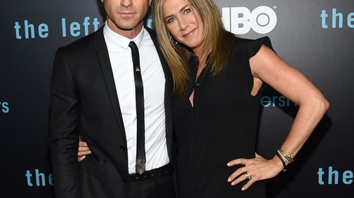 Bő overall rejti Jennifer Aniston kerekedő pocakját
