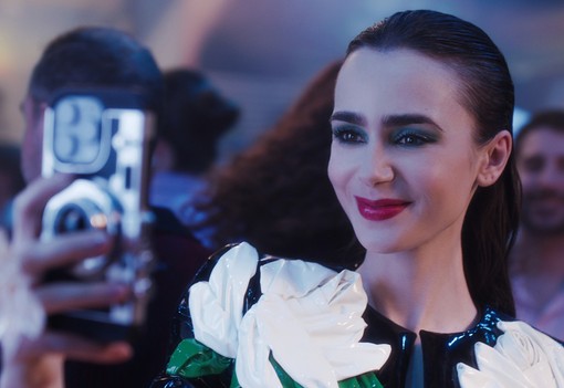 Itt a bizonyíték, hogy Lily Collins stílusa ezerszer jobb, mint ahogy azt az Emily Párizsban című sorozat alapján gondolnánk