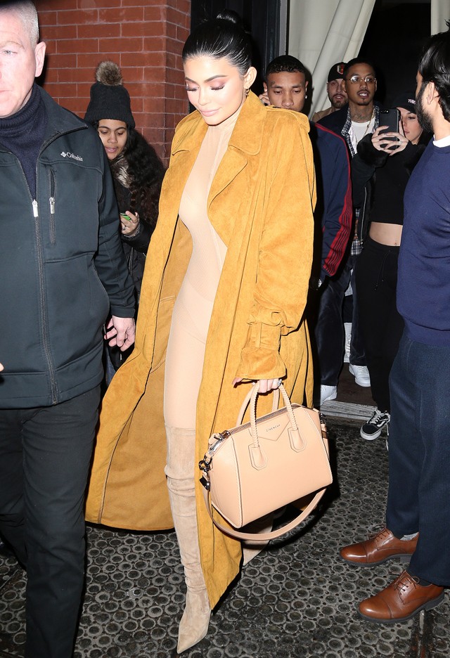 Kylie Jenner harisnyaruhában