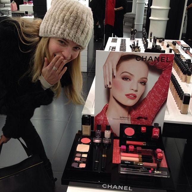 Axente Vanessa megtanít gyönyörűen sminkelni