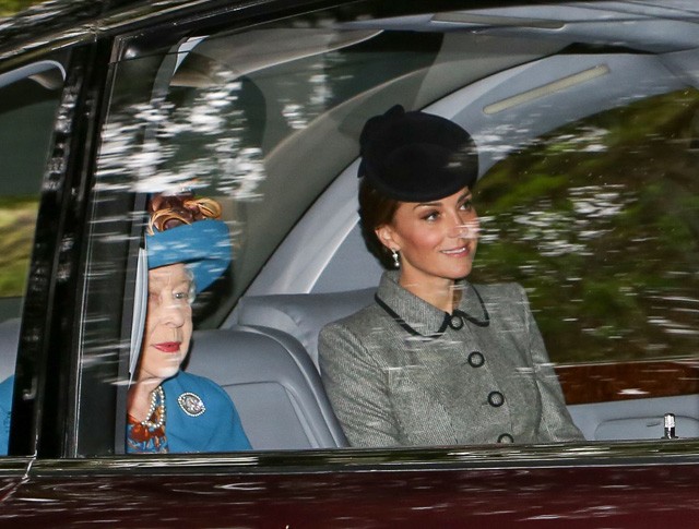 Döbbenet: ezért nem kell a királyi család tagjainak biztonsági övet használni