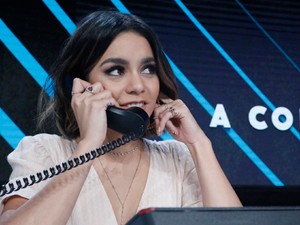 Vanessa Hudgens ezúttal nagyon mellényúlt: olyan ez a smink, mintha megégett volna a szoláriumban