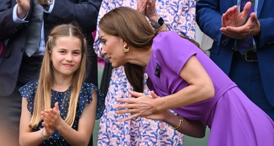 Álló ováció fogadta a visszatérő Katalin hercegnét, de Sarolta hercegnő reakciója vitt mindent