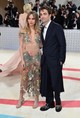 2024 márciusában Robert Pattinson és Suki Waterhouse első gyermeküket üdvözölték. Az újdonsült anyuka április 5-én, Instagram oldalán jelentette be a csodás hírt: „Üdvözlünk a világban angyalka!” - írta a leírásban. A szívmelengető fotón Suki látható, ahogy a karjaiban tartja a picit.