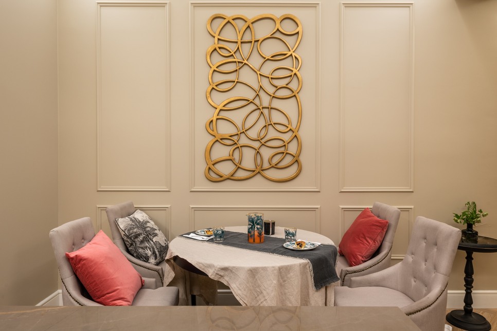 Farrow & Ball Oxford Stone színű fal, ORAC díszlécek