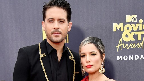 A színpadon sírta el magát a popsztár, aki most szakított