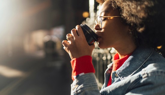 Ez történik a szemeddel, ha kávét iszol