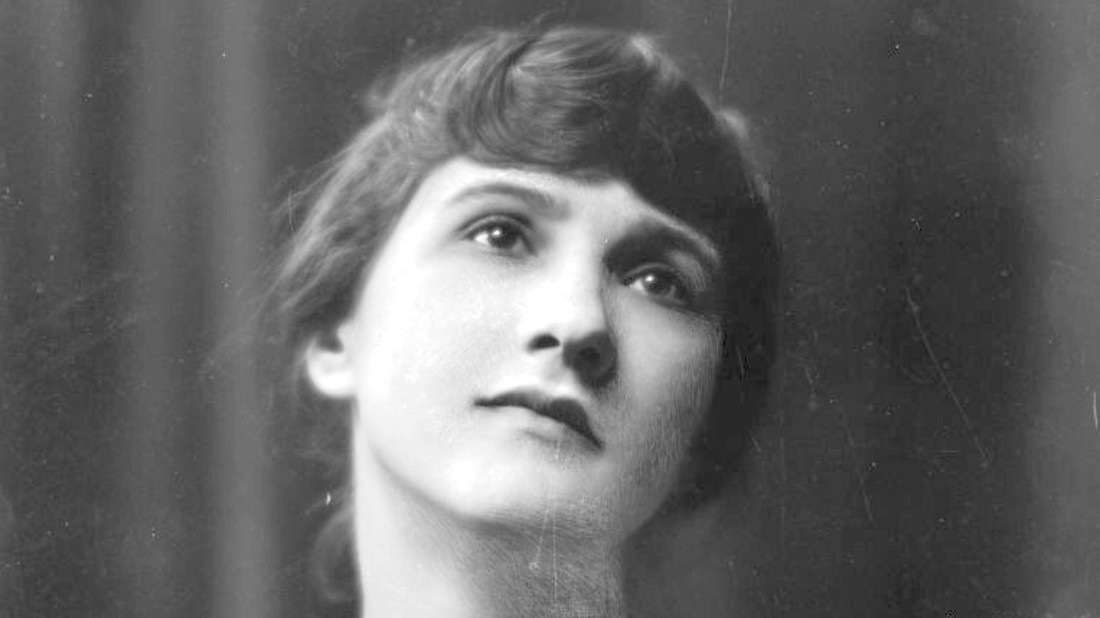 Isadora Duncan áttörte a modern tánc merev szabályait, nem félt megmutatni a testét és leszámolt a kényelmetlen balettcipőkkel is