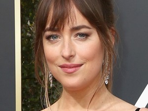 Dakota Johnson ruháját Mrs. Grey is megirigyelné!