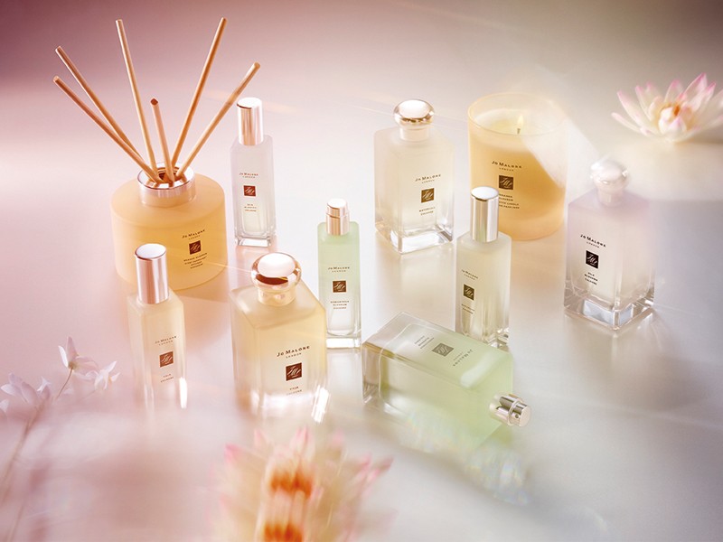 Yuja Cologne 38 900 Ft/100 ml, 19 500 Ft/30 ml, Waterlily Cologne 38 900 Ft/100 ml, 19 500 Ft/30 ml, Osmanthus Blossom Cologne 38 900 Ft/100 ml, 19 500 Ft/30 ml, Orange Blossom diffúzer 24 000 Ft/165 ml, Orange Blossom illatgyertya 17 600 Ft, Blossom Colo