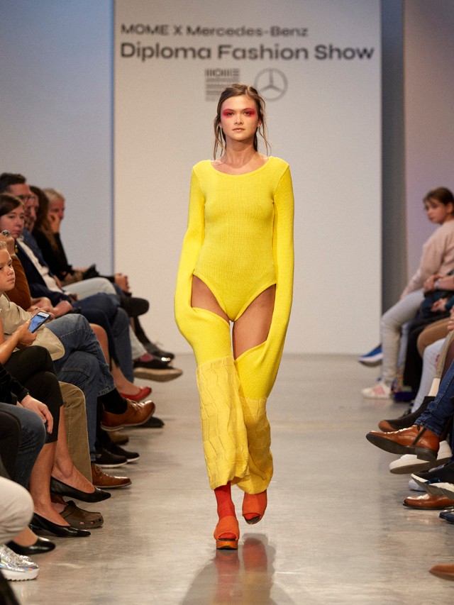 Elképesztő kreációkat mutattak be a MOME Textiltervező Tanszékének frissen végzett hallgatói