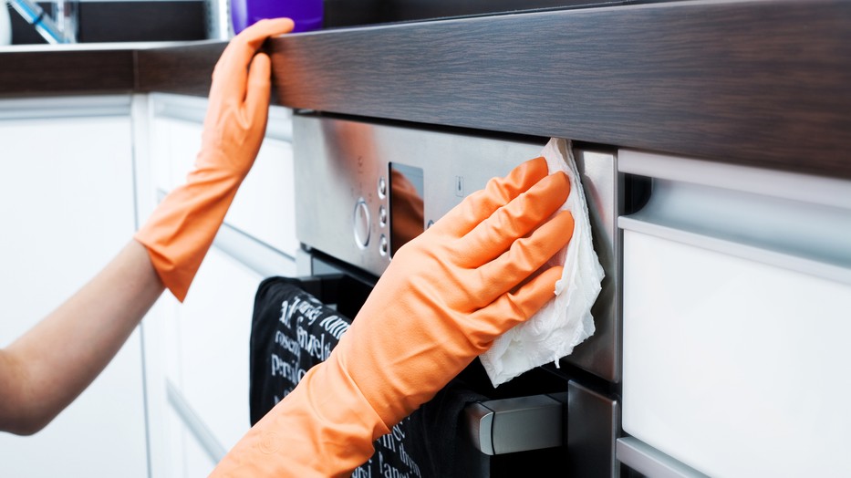 Nem kell a zsírfoltos sütővel küzdened, ha beveted az alábbi módszert