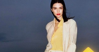Kendall Jenner egy oversized pulcsiban romantikázott új pasijával!