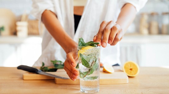 Létezik az ital, ami a víznél is jobban hidratál: mindenre számítottunk, csak erre a folyadékra nem