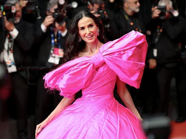 Demi Moore élete legdrámaibb ruháját viselte a cannes-i filmfesztiválon, mágnesként vonzotta magára a tekinteteket