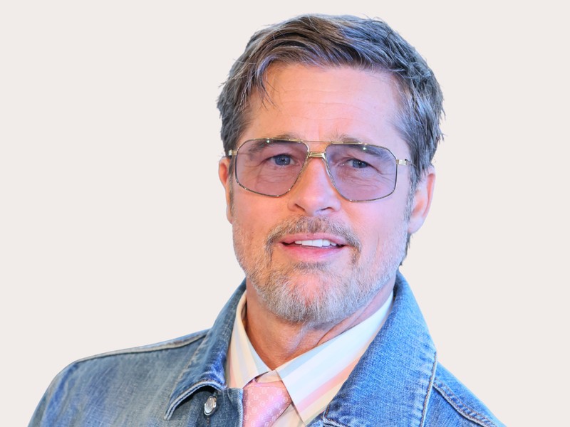 Brad Pitt feltűnő szettben lépett ki az utcára, barátnője elől is ellopta a show-t