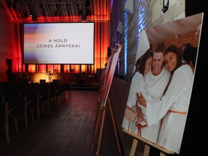 A különbözőségeink ellenére is egyformák vagyunk - megnéztük a A Hold színes árnyékai című pop-up kiállítást