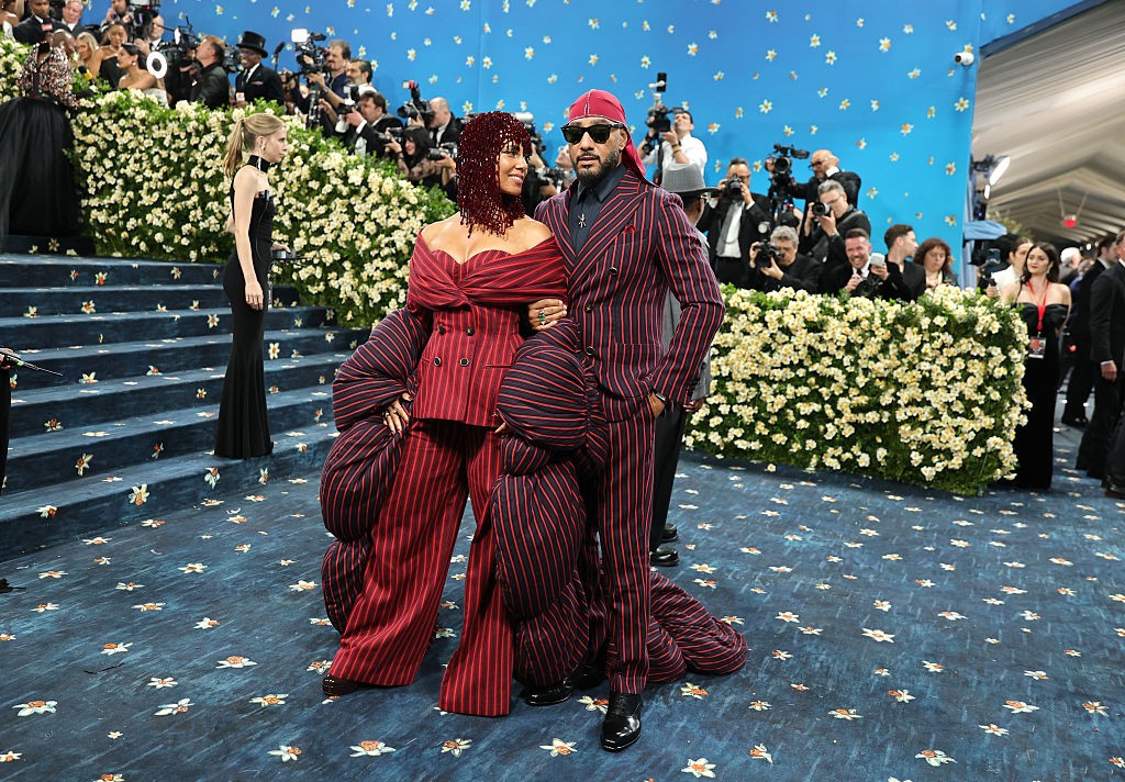 Alicia Keys és Swizz Beatz csíkos matchy-matchy szettjükben azonnal magukra vonzották a tekinteteket. 